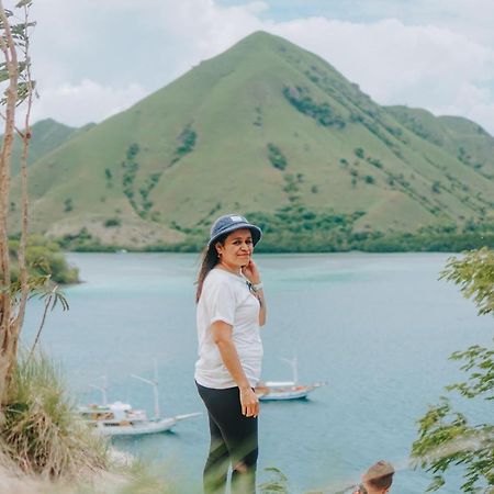 Komodoku One Love Homestay And Tour Labuan Bajo Exterior foto