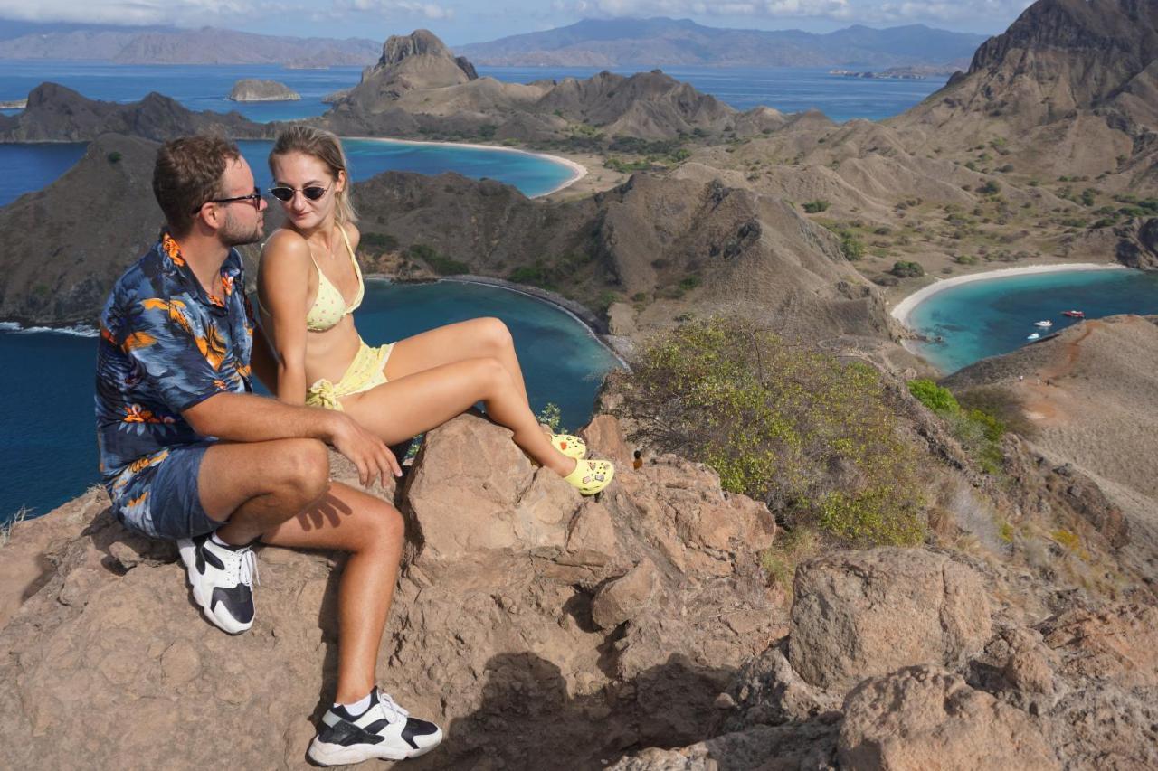 Komodoku One Love Homestay And Tour Labuan Bajo Exterior foto