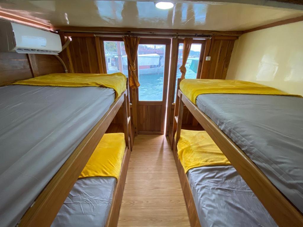Komodoku One Love Homestay And Tour Labuan Bajo Exterior foto