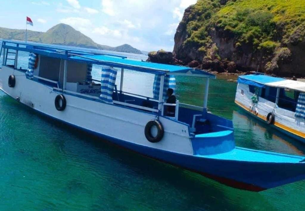 Komodoku One Love Homestay And Tour Labuan Bajo Exterior foto