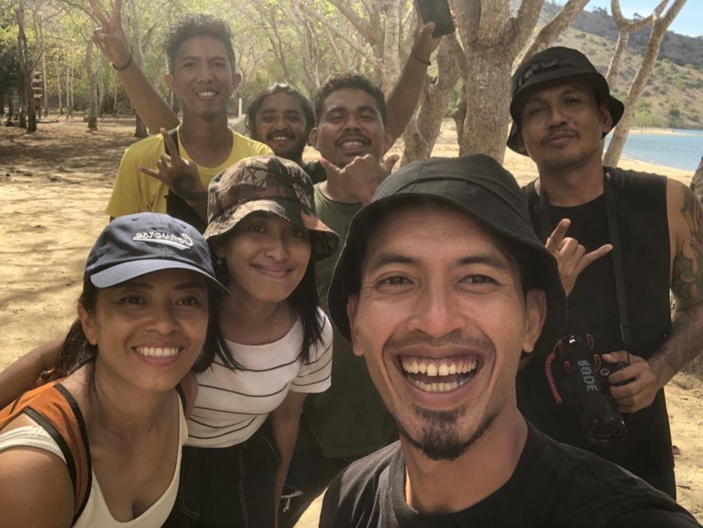 Komodoku One Love Homestay And Tour Labuan Bajo Exterior foto