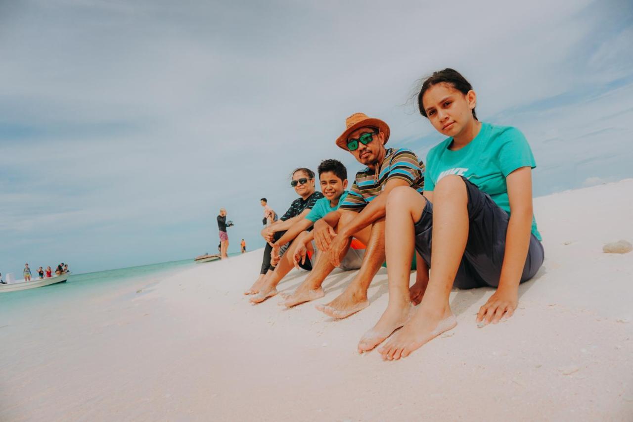 Komodoku One Love Homestay And Tour Labuan Bajo Exterior foto