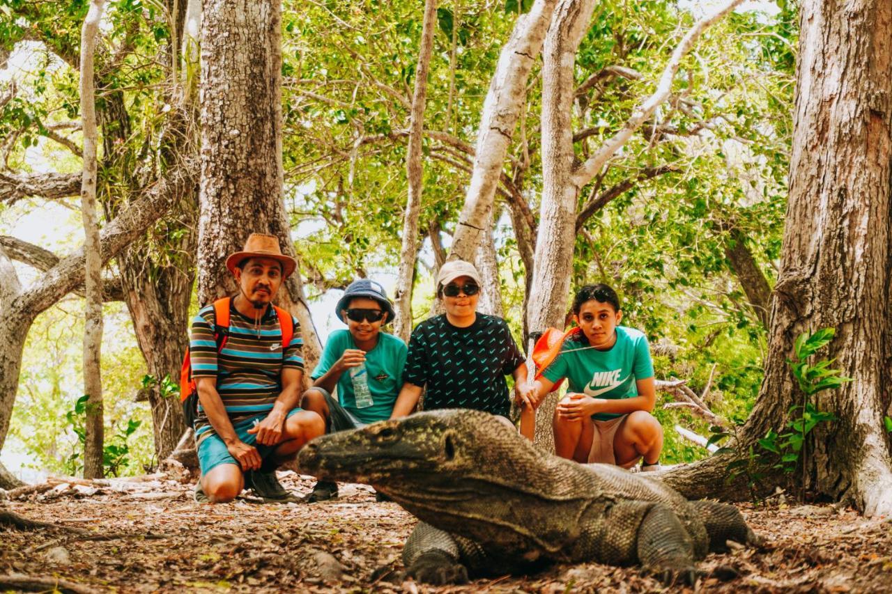 Komodoku One Love Homestay And Tour Labuan Bajo Exterior foto