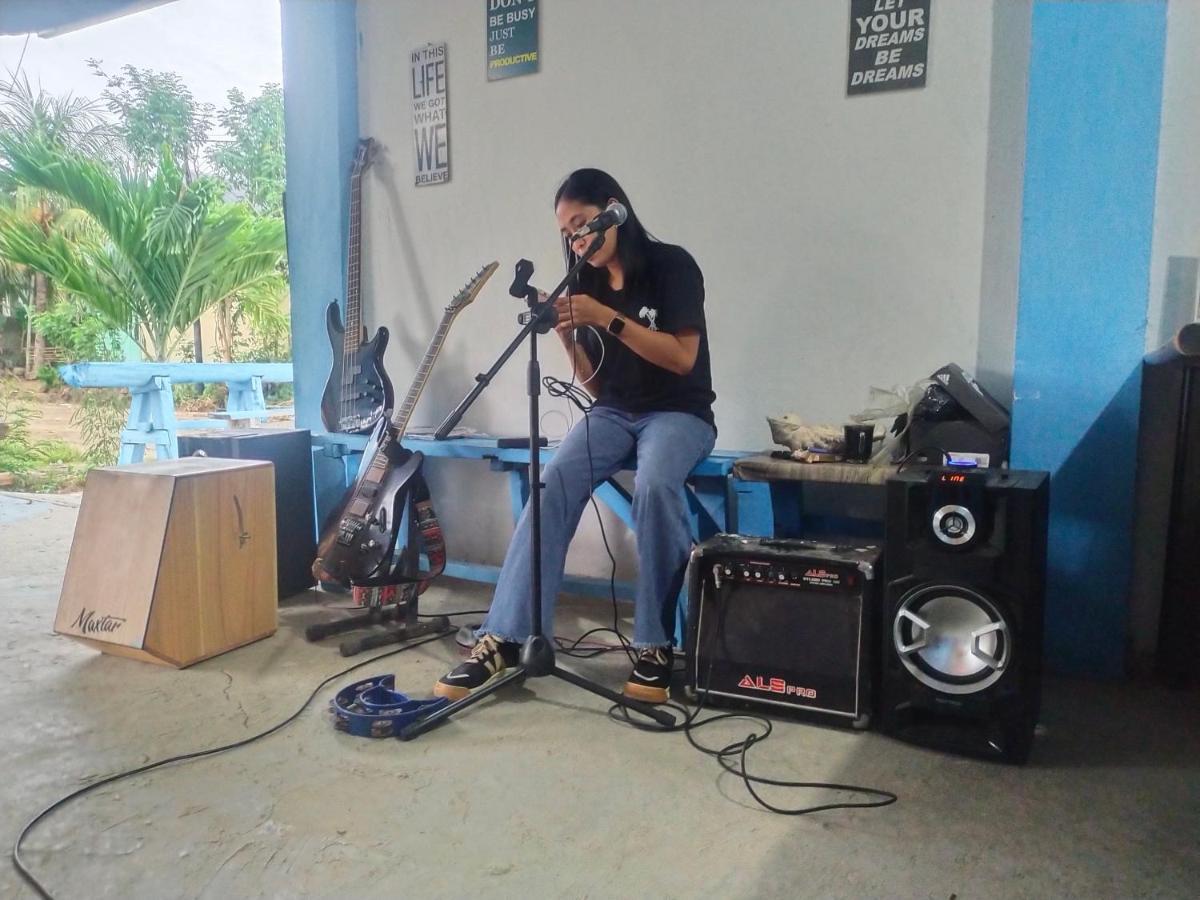 Komodoku One Love Homestay And Tour Labuan Bajo Exterior foto