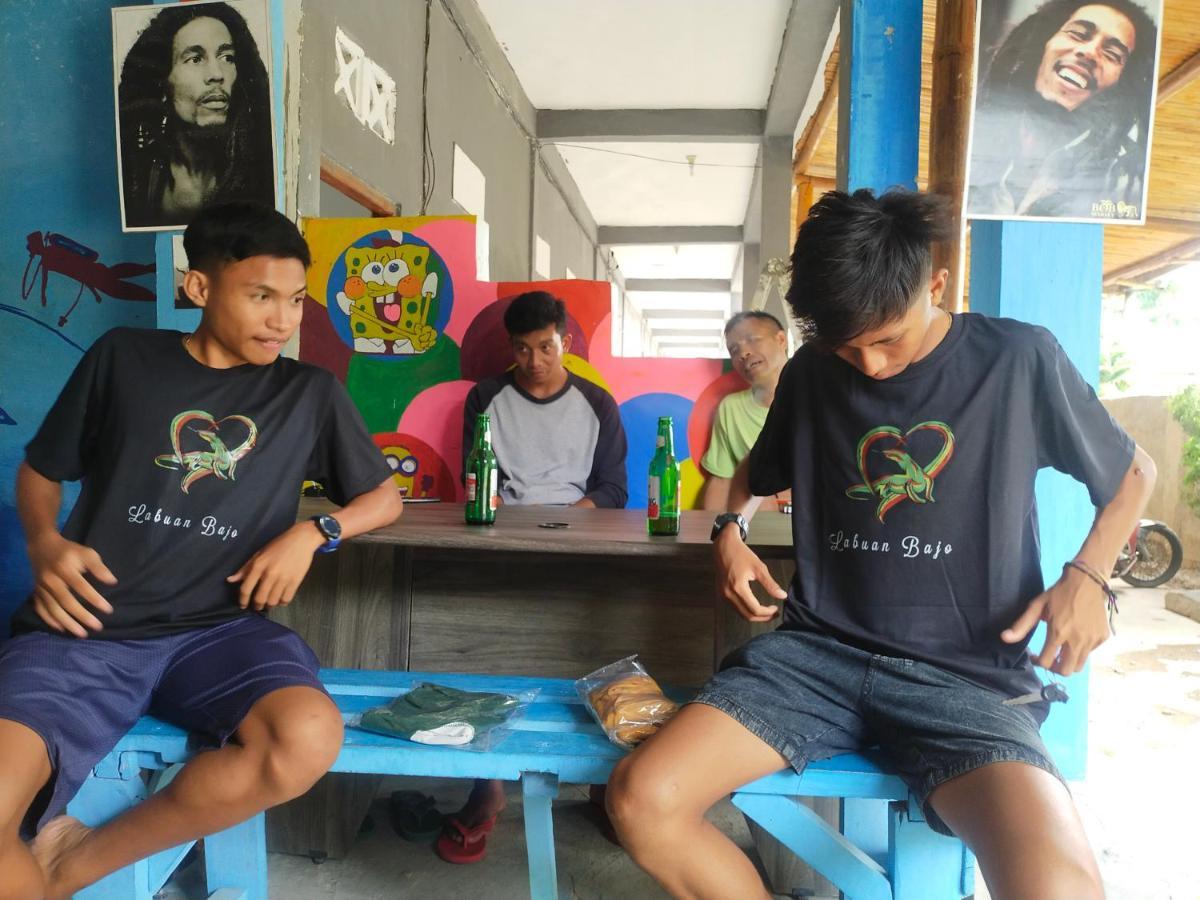 Komodoku One Love Homestay And Tour Labuan Bajo Exterior foto