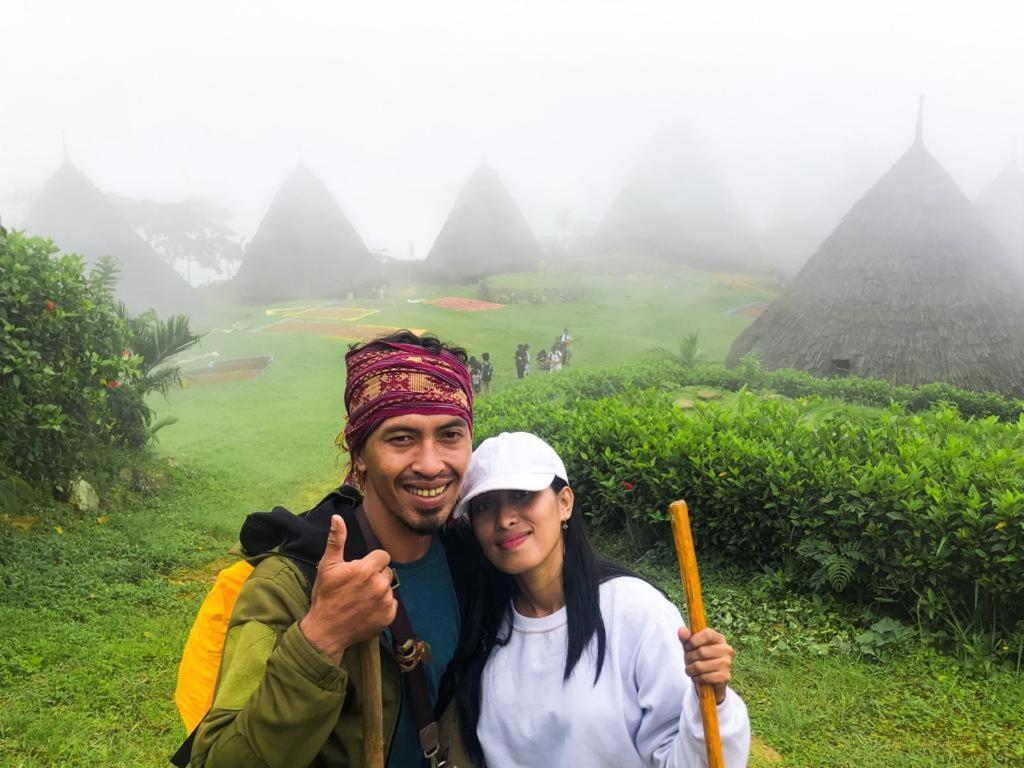 Komodoku One Love Homestay And Tour Labuan Bajo Exterior foto