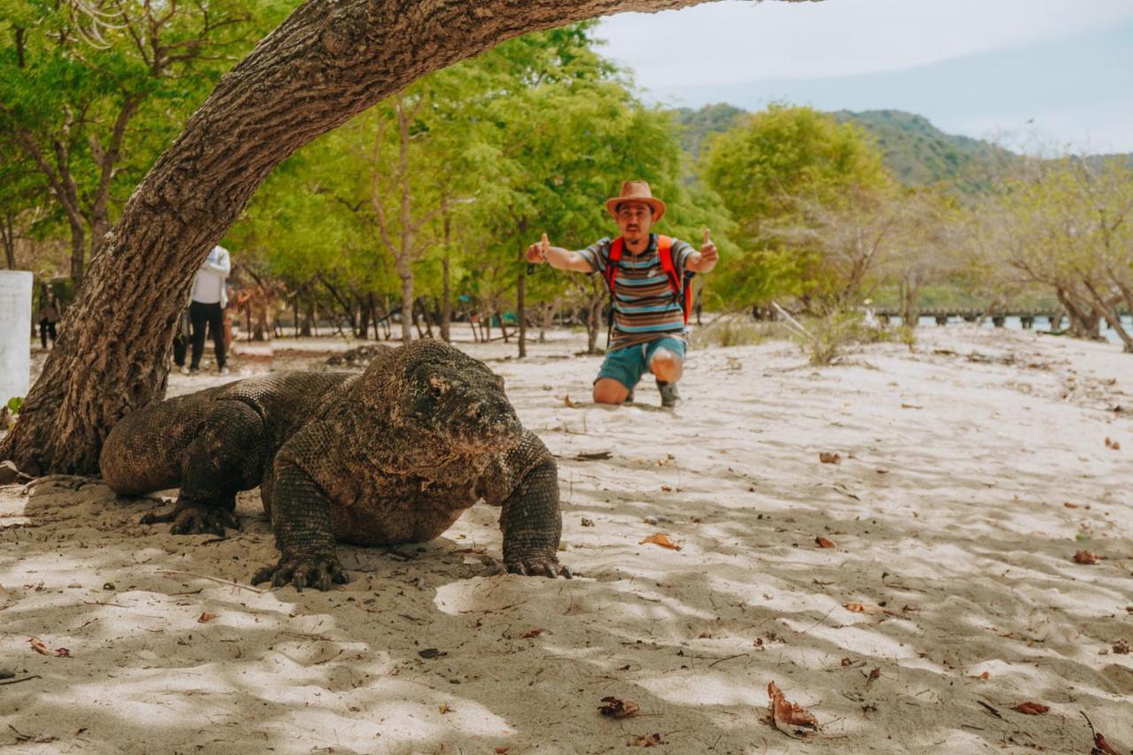 Komodoku One Love Homestay And Tour Labuan Bajo Exterior foto