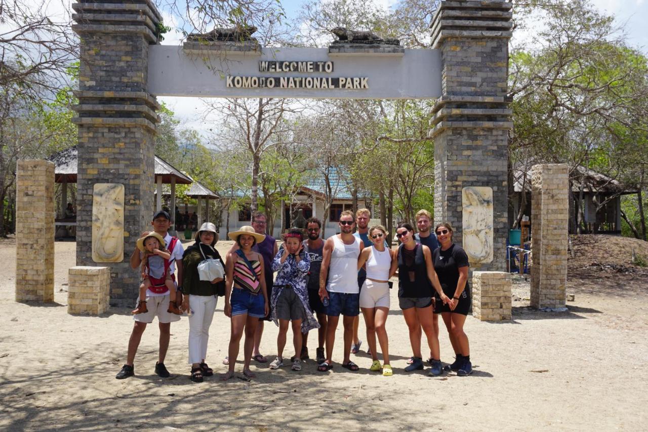 Komodoku One Love Homestay And Tour Labuan Bajo Exterior foto