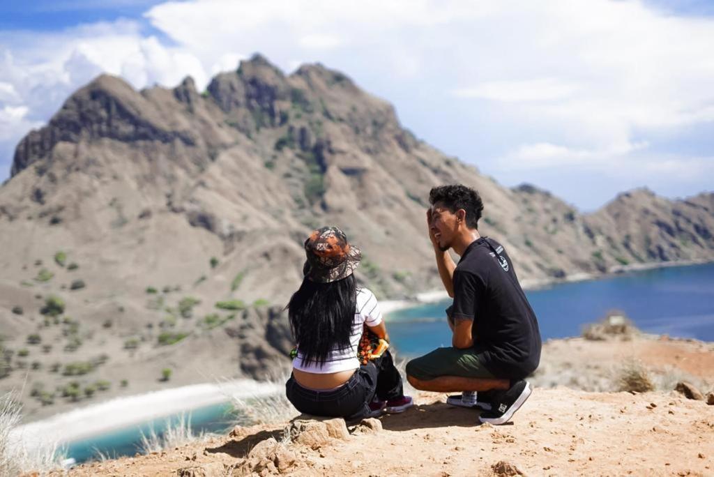 Komodoku One Love Homestay And Tour Labuan Bajo Exterior foto