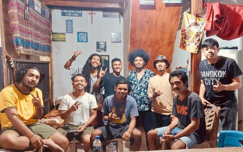 Komodoku One Love Homestay And Tour Labuan Bajo Exterior foto
