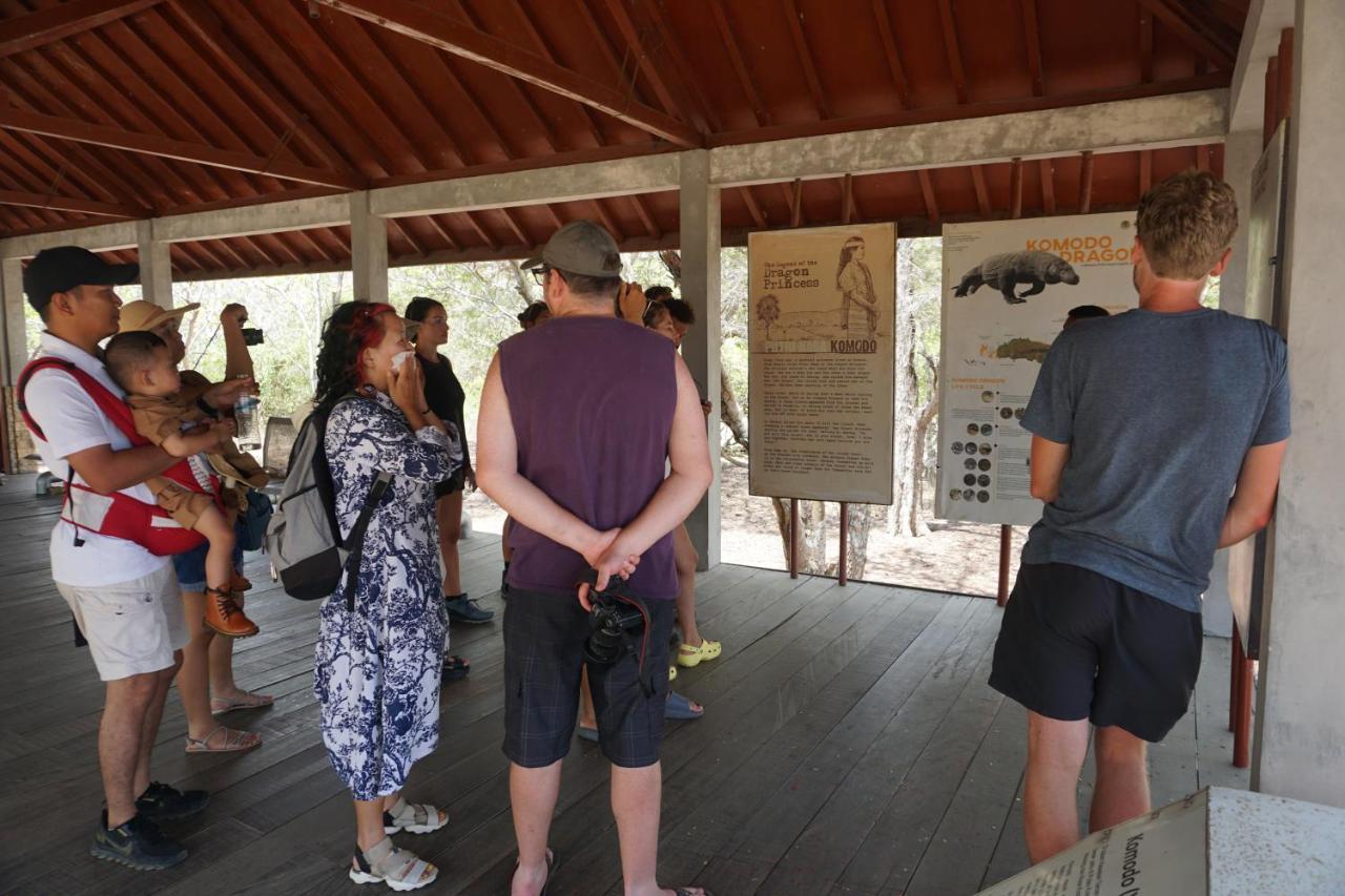 Komodoku One Love Homestay And Tour Labuan Bajo Exterior foto
