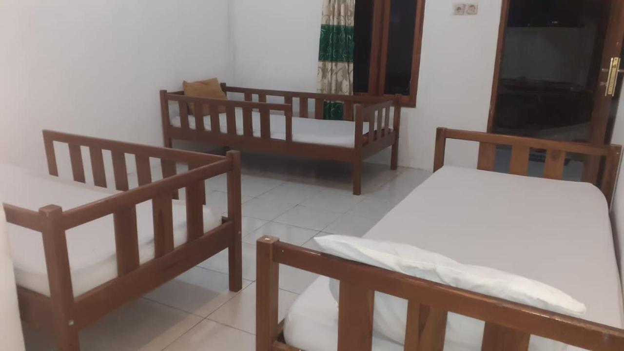 Komodoku One Love Homestay And Tour Labuan Bajo Exterior foto