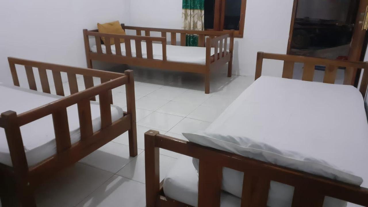 Komodoku One Love Homestay And Tour Labuan Bajo Exterior foto