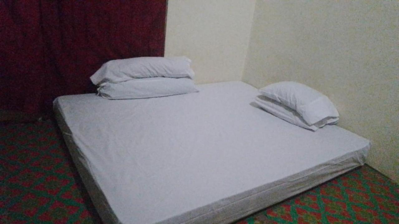 Komodoku One Love Homestay And Tour Labuan Bajo Exterior foto