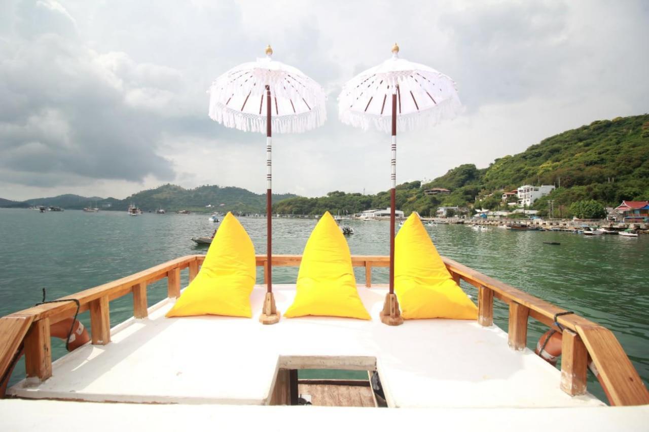 Komodoku One Love Homestay And Tour Labuan Bajo Exterior foto