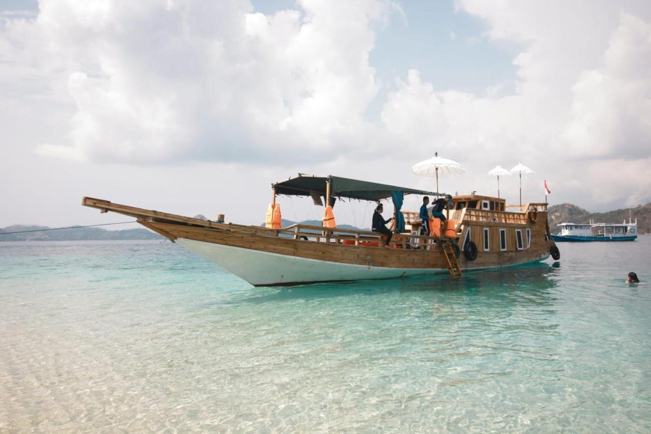 Komodoku One Love Homestay And Tour Labuan Bajo Exterior foto