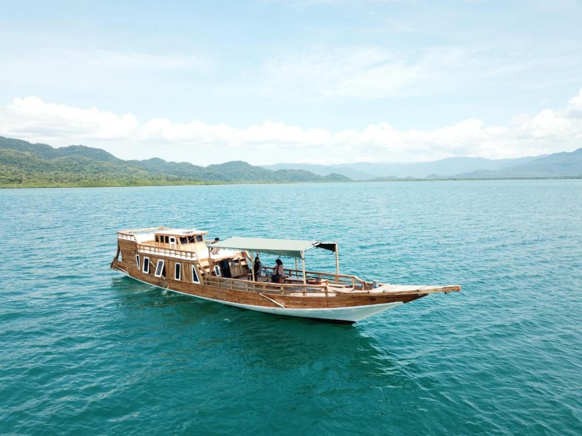Komodoku One Love Homestay And Tour Labuan Bajo Exterior foto