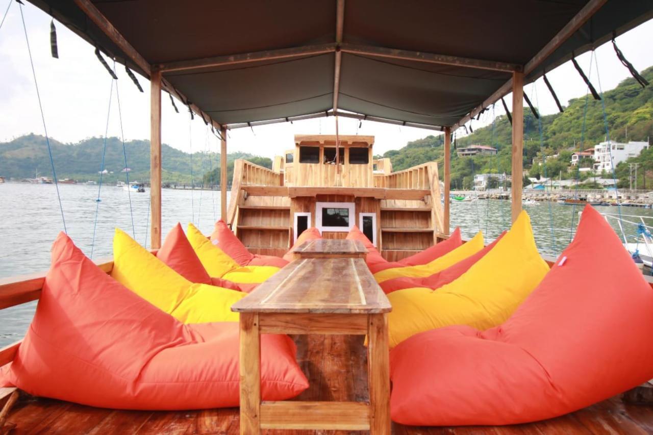 Komodoku One Love Homestay And Tour Labuan Bajo Exterior foto