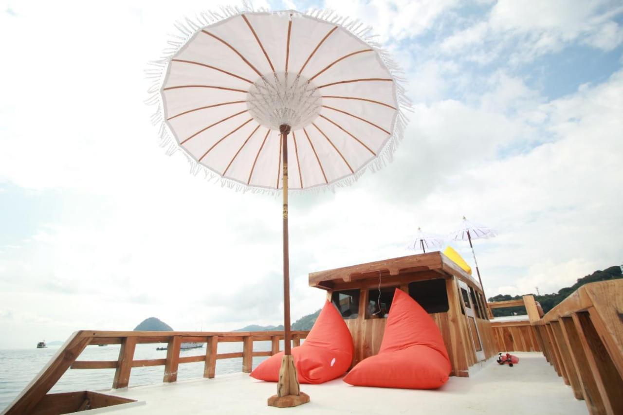 Komodoku One Love Homestay And Tour Labuan Bajo Exterior foto