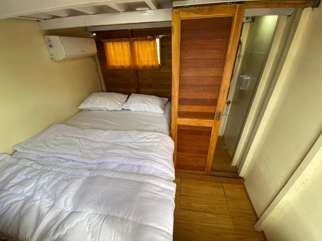 Komodoku One Love Homestay And Tour Labuan Bajo Exterior foto
